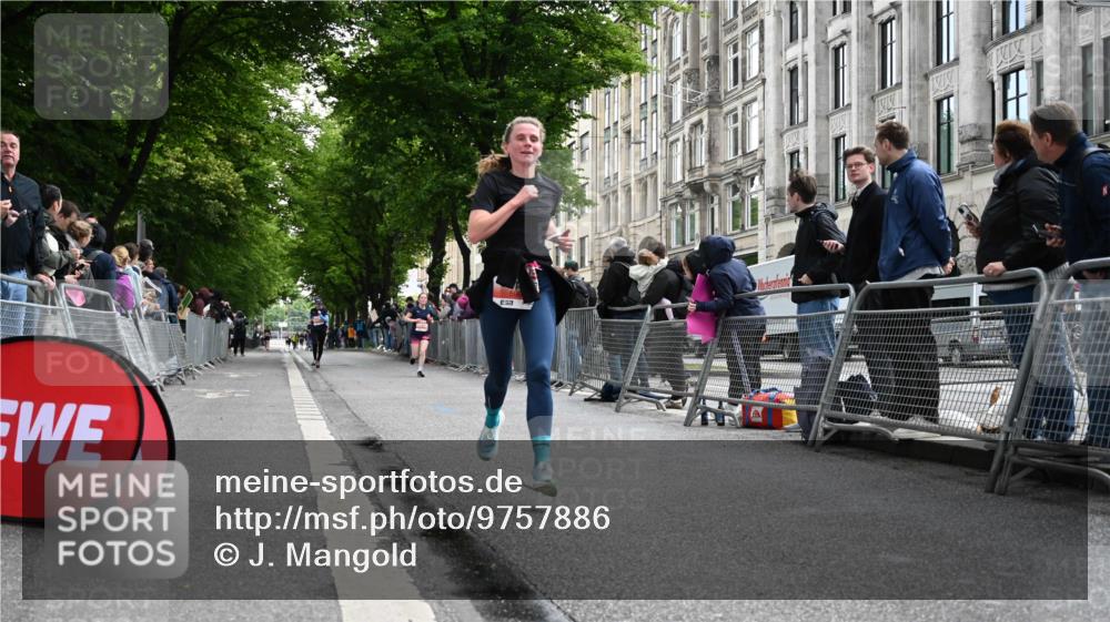 14.06.2026 - REWE Women's Run J. Mangold http://msf.ph/oto/9757886 14.06.2026 10:57:25 Ziel 5381, 5394, 5396, 5778, 5905 meine-sportfotos.de