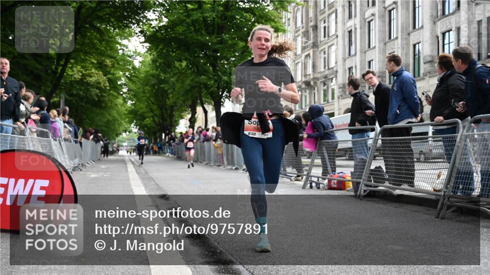 14.06.2026 - REWE Women's Run J. Mangold http://msf.ph/oto/9757891 14.06.2026 10:57:25 Ziel 5381, 5394, 5396, 5778, 5905 meine-sportfotos.de