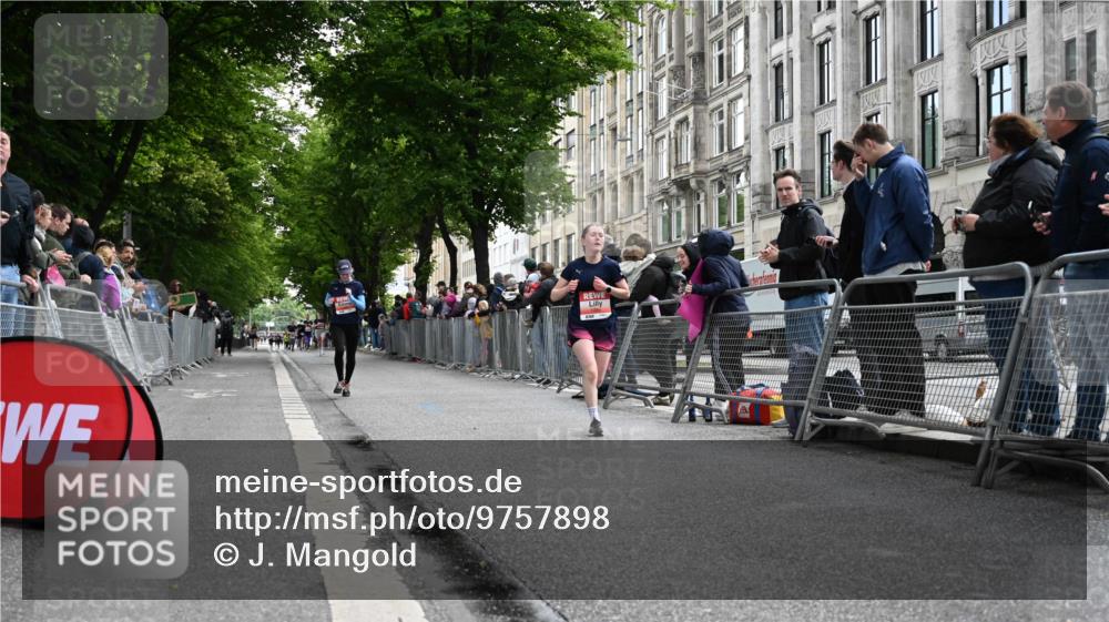 14.06.2026 - REWE Women's Run J. Mangold http://msf.ph/oto/9757898 14.06.2026 10:57:29 Ziel 5394, 5598, 5905 meine-sportfotos.de