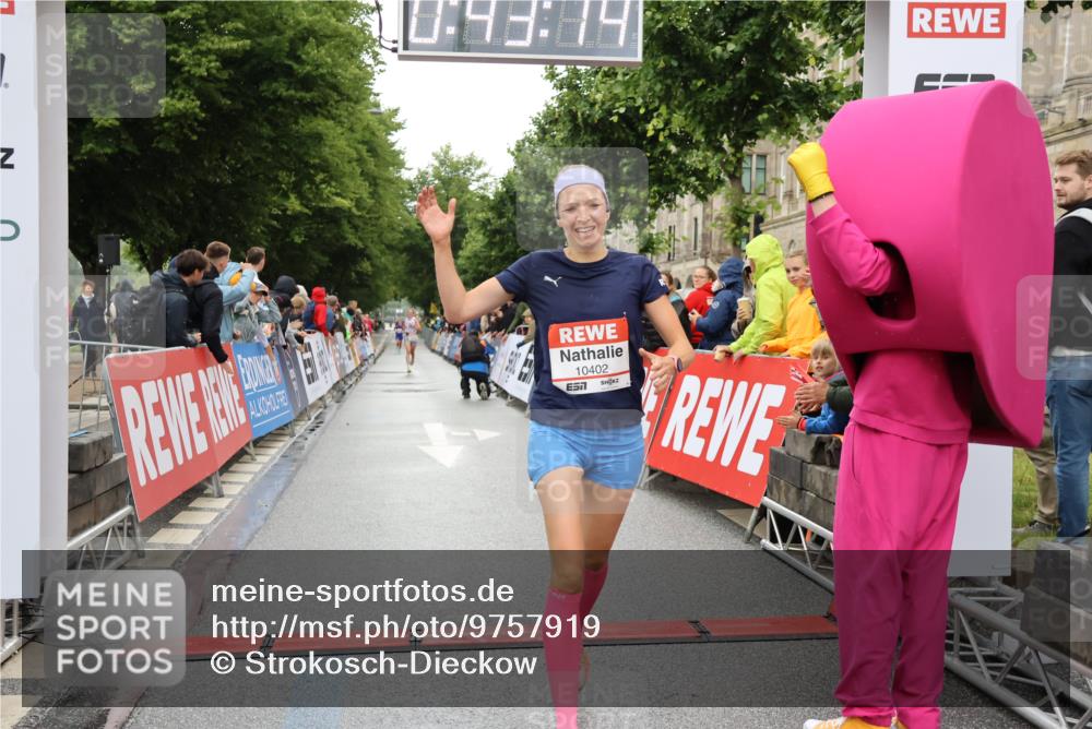 14.06.2026 - REWE Women's Run Strokosch-Dieckow http://msf.ph/oto/9757919 14.06.2026 09:43:36 Ziel 10402 meine-sportfotos.de