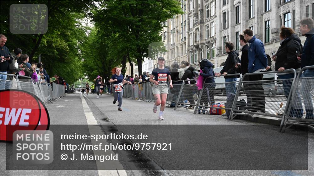 14.06.2026 - REWE Women's Run J. Mangold http://msf.ph/oto/9757921 14.06.2026 10:57:43 Ziel 5047, 5132, 5581, 5729 meine-sportfotos.de