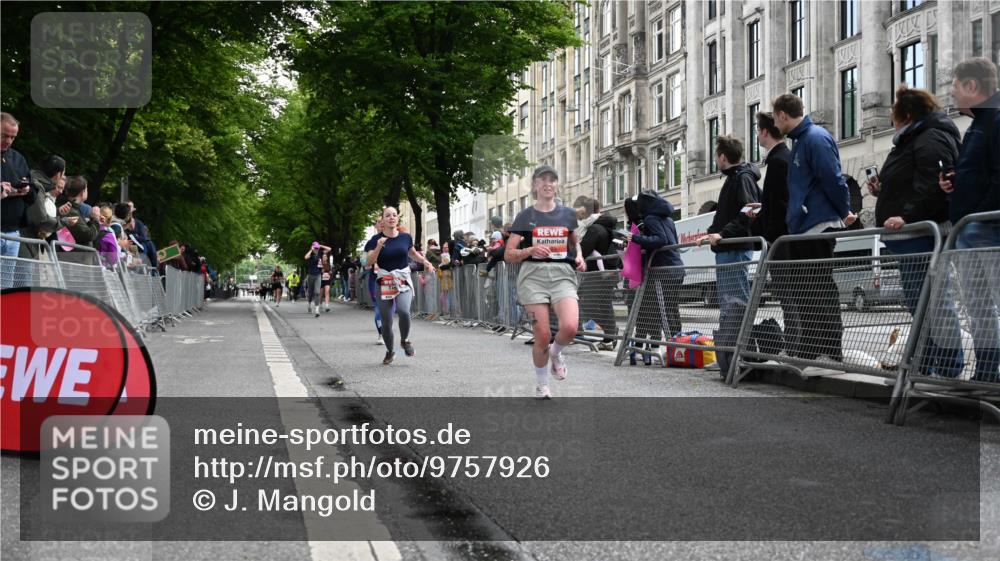 14.06.2026 - REWE Women's Run J. Mangold http://msf.ph/oto/9757926 14.06.2026 10:57:43 Ziel 5047, 5132, 5581, 5729 meine-sportfotos.de