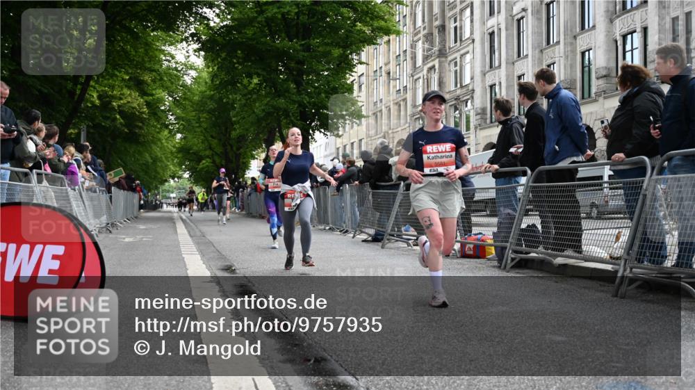 14.06.2026 - REWE Women's Run J. Mangold http://msf.ph/oto/9757935 14.06.2026 10:57:44 Ziel 5047, 5132, 5581, 5686, 5729 meine-sportfotos.de