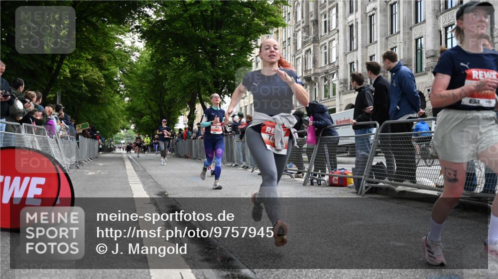 14.06.2026 - REWE Women's Run J. Mangold http://msf.ph/oto/9757945 14.06.2026 10:57:45 Ziel 5047, 5132, 5581, 5686, 5729 meine-sportfotos.de