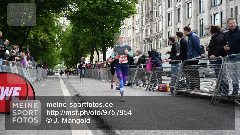 14.06.2026 - REWE Women's Run J. Mangold http://msf.ph/oto/9757954 14.06.2026 10:57:46 Ziel 5047, 5132, 5581, 5686, 5729 meine-sportfotos.de