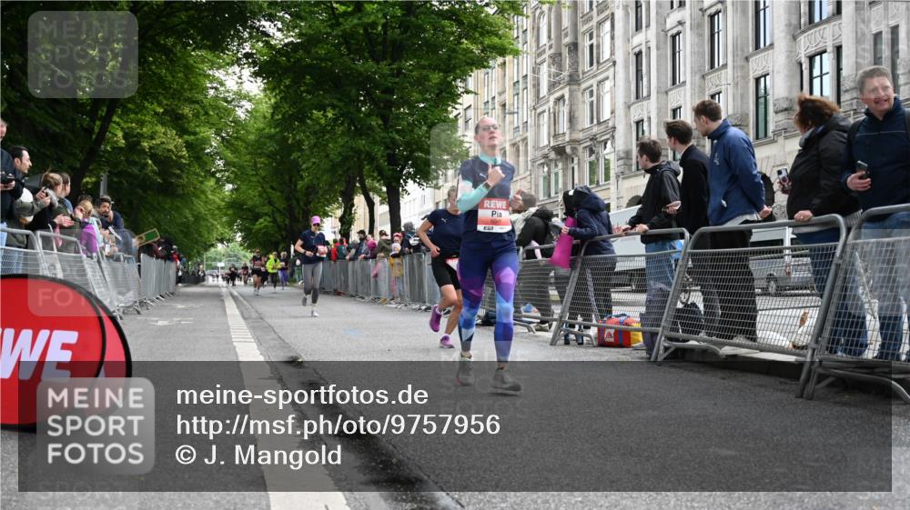 14.06.2026 - REWE Women's Run J. Mangold http://msf.ph/oto/9757956 14.06.2026 10:57:46 Ziel 5047, 5132, 5581, 5686, 5729 meine-sportfotos.de