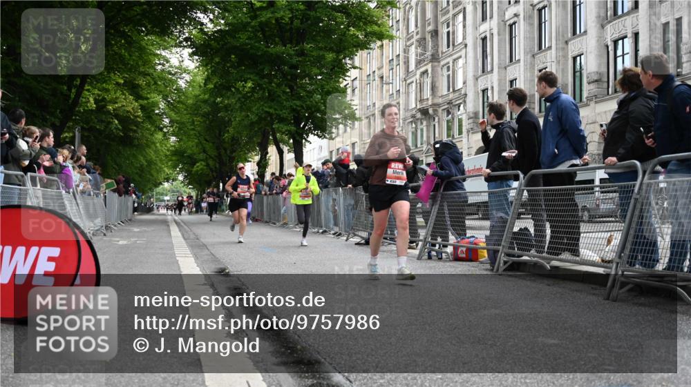 14.06.2026 - REWE Women's Run J. Mangold http://msf.ph/oto/9757986 14.06.2026 10:57:52 Ziel 5505, 5604, 5661, 5686, 5729 meine-sportfotos.de