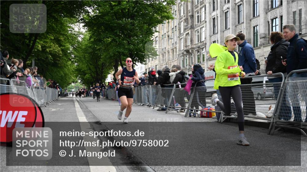 14.06.2026 - REWE Women's Run J. Mangold http://msf.ph/oto/9758002 14.06.2026 10:57:54 Ziel 5113, 5505, 5604, 5661, 5686 meine-sportfotos.de
