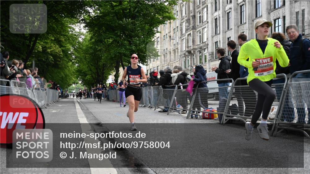 14.06.2026 - REWE Women's Run J. Mangold http://msf.ph/oto/9758004 14.06.2026 10:57:55 Ziel 5113, 5505, 5604, 5661 meine-sportfotos.de