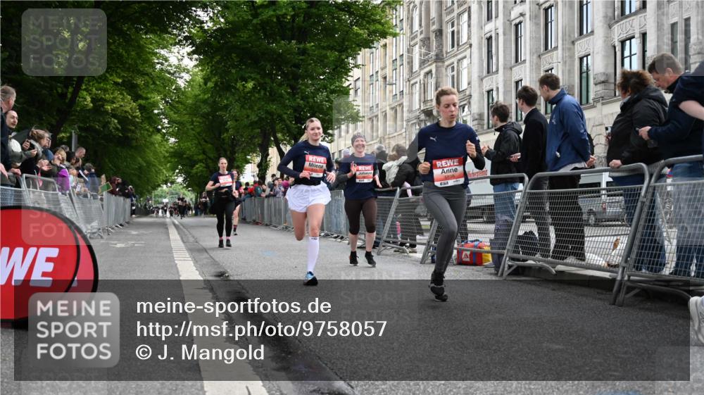 14.06.2026 - REWE Women's Run J. Mangold http://msf.ph/oto/9758057 14.06.2026 10:58:06 Ziel 5107, 5111, 5303, 5320, 5679, 5871, 5898 meine-sportfotos.de