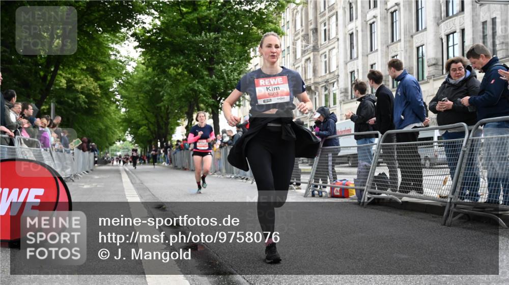 14.06.2026 - REWE Women's Run J. Mangold http://msf.ph/oto/9758076 14.06.2026 10:58:09 Ziel 5107, 5111, 5303, 5320, 5871, 5898 meine-sportfotos.de