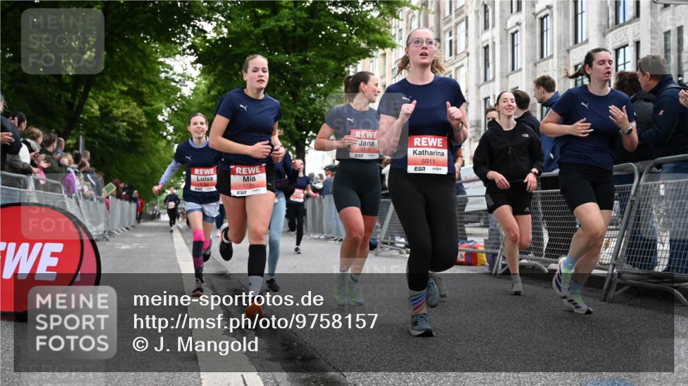 14.06.2026 - REWE Women's Run J. Mangold http://msf.ph/oto/9758157 14.06.2026 10:58:34 Ziel 5066, 5067, 5154, 5226, 5402, 5553, 5585, 5616, 5741, 5766, 5911, 6036 meine-sportfotos.de