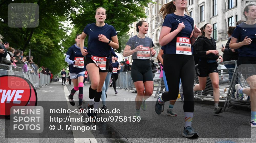 14.06.2026 - REWE Women's Run J. Mangold http://msf.ph/oto/9758159 14.06.2026 10:58:34 Ziel 5066, 5067, 5154, 5226, 5402, 5553, 5585, 5616, 5741, 5766, 5911, 6036 meine-sportfotos.de