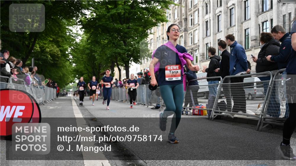 14.06.2026 - REWE Women's Run J. Mangold http://msf.ph/oto/9758174 14.06.2026 10:58:37 Ziel 5066, 5067, 5142, 5144, 5154, 5226, 5376, 5402, 5553, 5585, 5616, 5741, 5766, 5911, 6036 meine-sportfotos.de