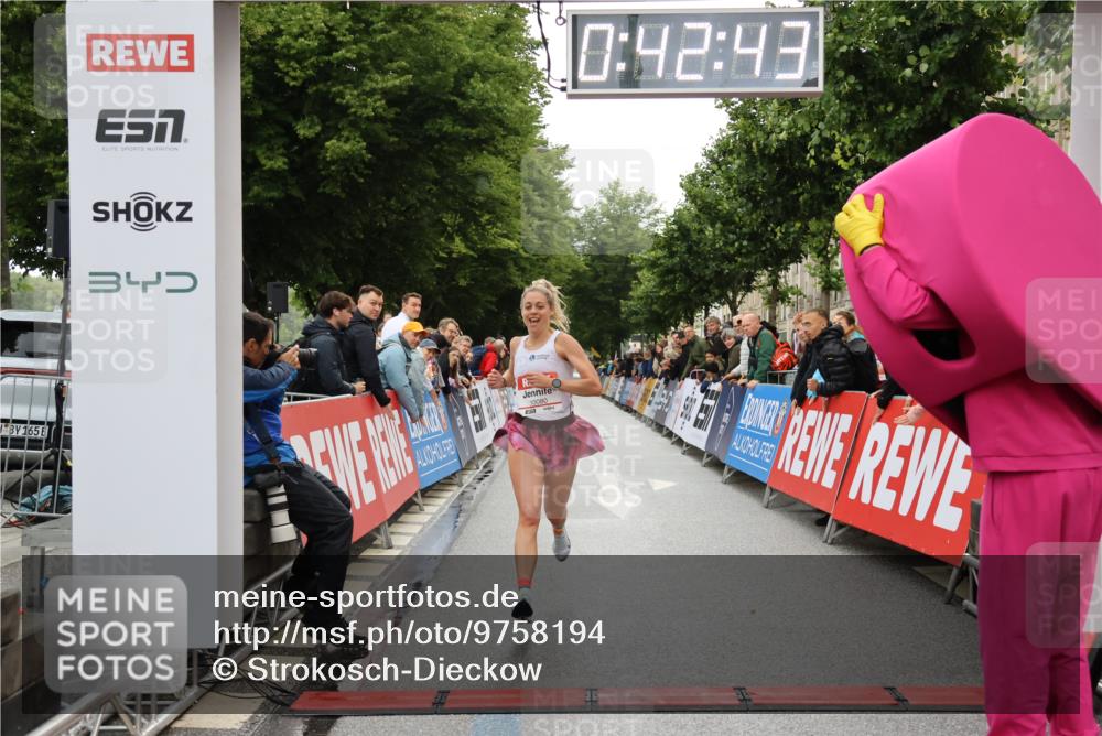 14.06.2026 - REWE Women's Run Strokosch-Dieckow http://msf.ph/oto/9758194 14.06.2026 09:43:05 Ziel 10080, 10992 meine-sportfotos.de
