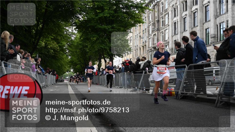 14.06.2026 - REWE Women's Run J. Mangold http://msf.ph/oto/9758213 14.06.2026 10:58:46 Ziel 5376, 5595, 5675, 5703, 5986 meine-sportfotos.de