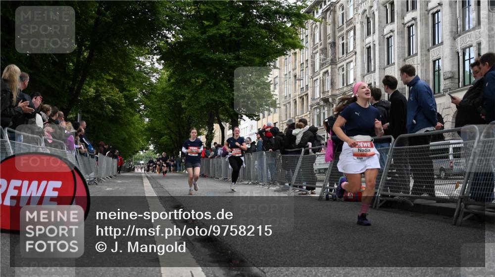 14.06.2026 - REWE Women's Run J. Mangold http://msf.ph/oto/9758215 14.06.2026 10:58:46 Ziel 5376, 5595, 5675, 5703, 5986 meine-sportfotos.de
