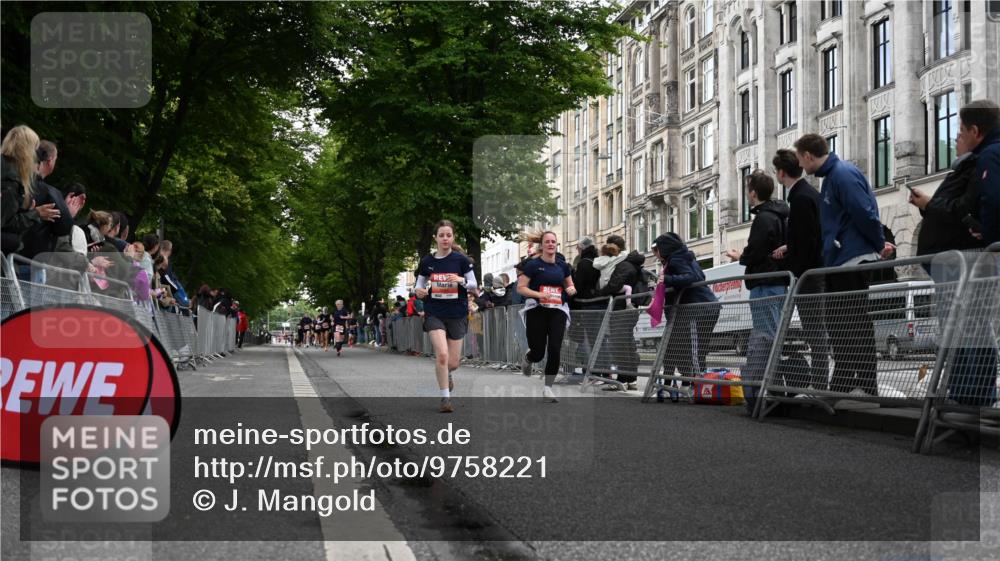 14.06.2026 - REWE Women's Run J. Mangold http://msf.ph/oto/9758221 14.06.2026 10:58:47 Ziel 5595, 5675, 5703, 5986 meine-sportfotos.de