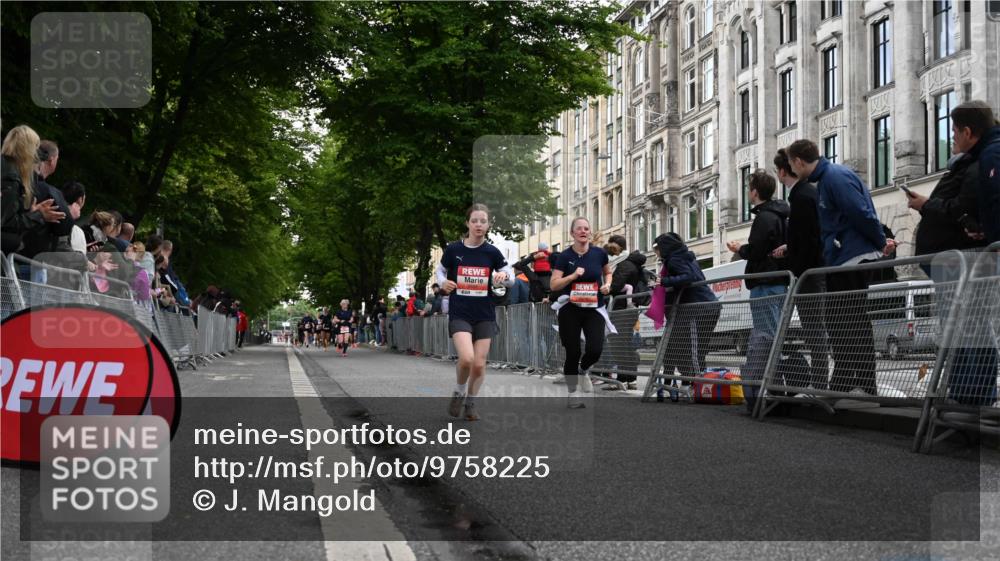 14.06.2026 - REWE Women's Run J. Mangold http://msf.ph/oto/9758225 14.06.2026 10:58:47 Ziel 5595, 5675, 5703, 5986 meine-sportfotos.de