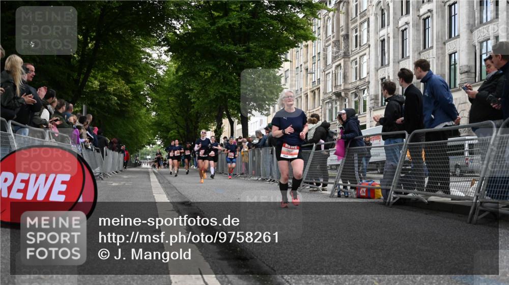 14.06.2026 - REWE Women's Run J. Mangold http://msf.ph/oto/9758261 14.06.2026 10:58:56 Ziel 5095, 5731, 6054, 6056 meine-sportfotos.de