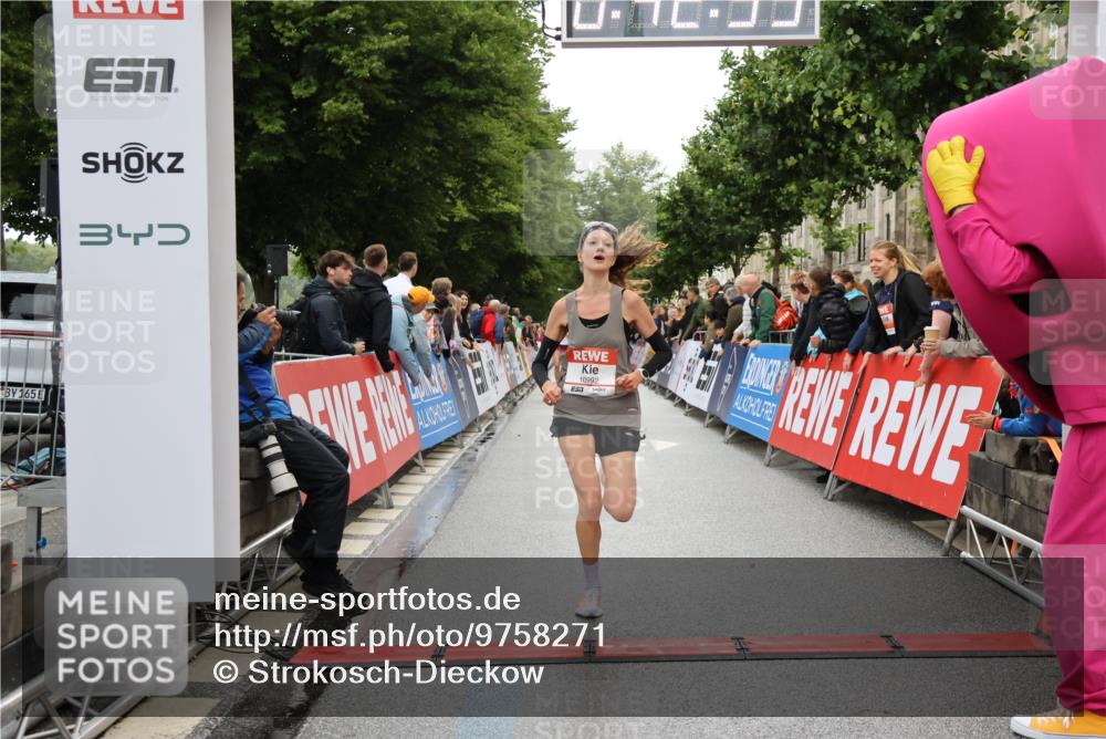 14.06.2026 - REWE Women's Run Strokosch-Dieckow http://msf.ph/oto/9758271 14.06.2026 09:43:01 Ziel 10080, 10992 meine-sportfotos.de
