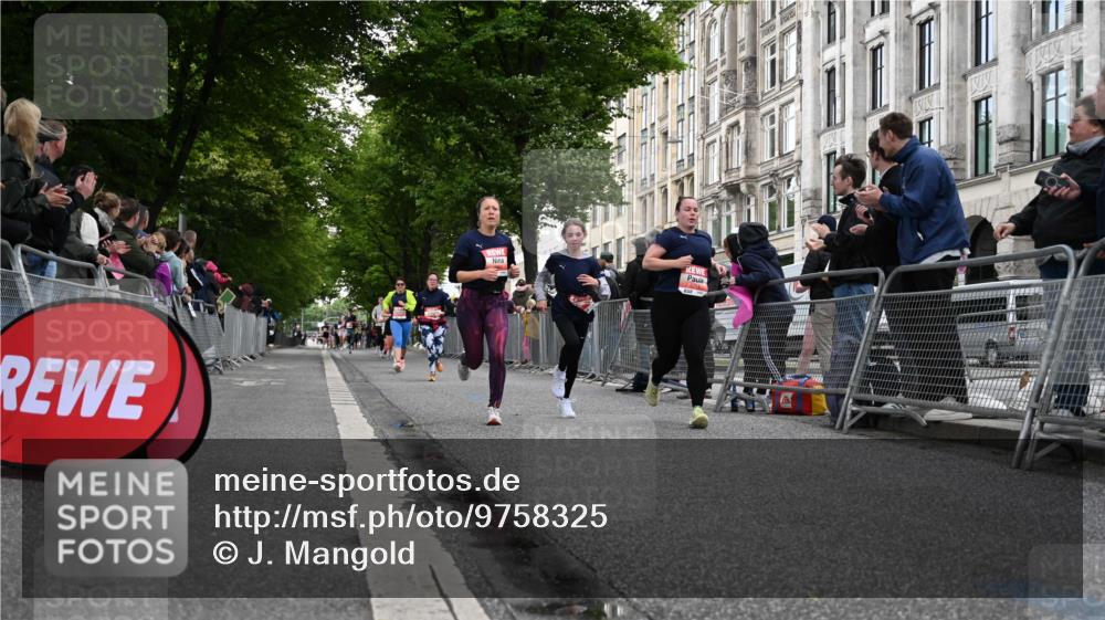 14.06.2026 - REWE Women's Run J. Mangold http://msf.ph/oto/9758325 14.06.2026 10:59:12 Ziel 5032, 5117, 5404, 5409, 5590, 5701, 6016 meine-sportfotos.de