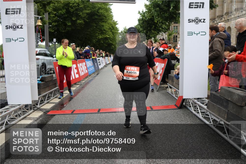14.06.2026 - REWE Women's Run Strokosch-Dieckow http://msf.ph/oto/9758409 14.06.2026 11:26:58 Ziel 5562 meine-sportfotos.de