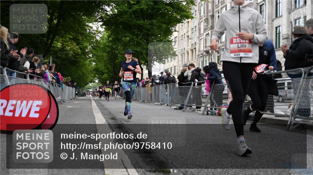 14.06.2026 - REWE Women's Run J. Mangold http://msf.ph/oto/9758410 14.06.2026 10:59:23 Ziel 5418, 5536, 5560, 5634, 5642, 5928, 6017 meine-sportfotos.de