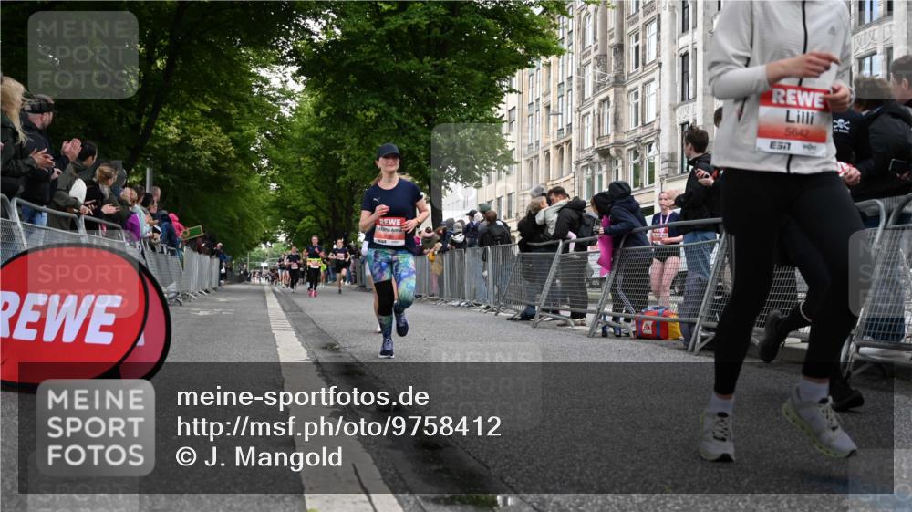 14.06.2026 - REWE Women's Run J. Mangold http://msf.ph/oto/9758412 14.06.2026 10:59:23 Ziel 5418, 5536, 5560, 5634, 5642, 5928, 6017 meine-sportfotos.de