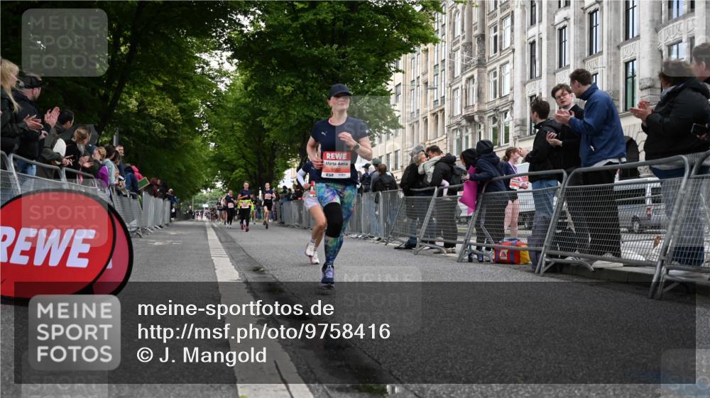 14.06.2026 - REWE Women's Run J. Mangold http://msf.ph/oto/9758416 14.06.2026 10:59:24 Ziel 5418, 5536, 5560, 5634, 5642, 5928, 6017 meine-sportfotos.de