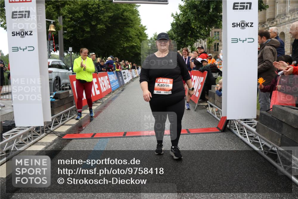 14.06.2026 - REWE Women's Run Strokosch-Dieckow http://msf.ph/oto/9758418 14.06.2026 11:26:58 Ziel 5562 meine-sportfotos.de