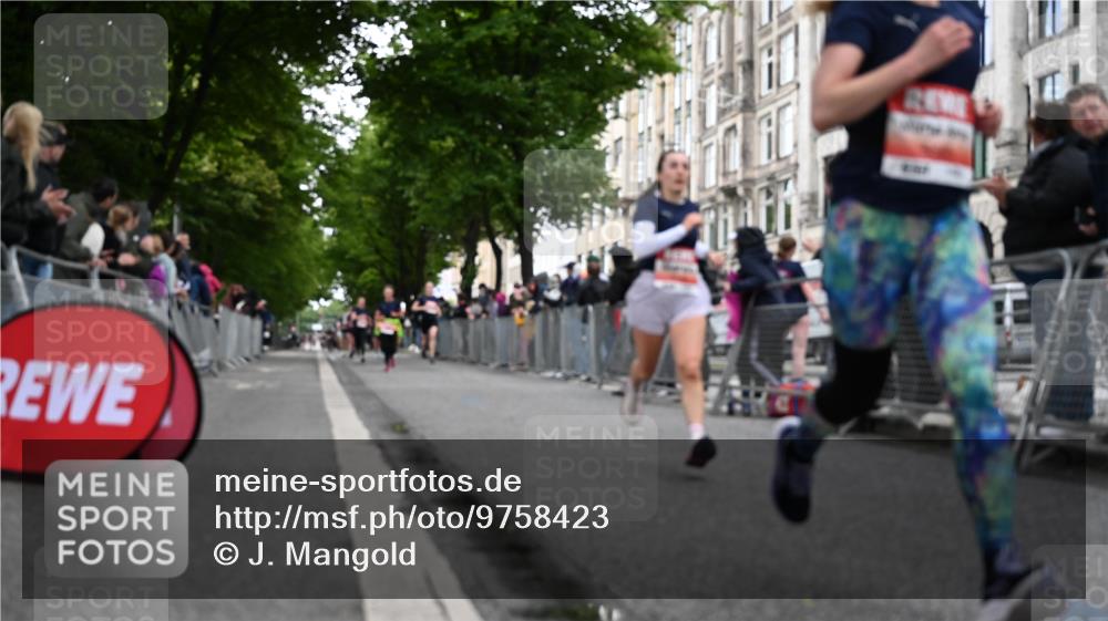 14.06.2026 - REWE Women's Run J. Mangold http://msf.ph/oto/9758423 14.06.2026 10:59:25 Ziel 5418, 5536, 5560, 5634, 5642, 5928, 6017 meine-sportfotos.de