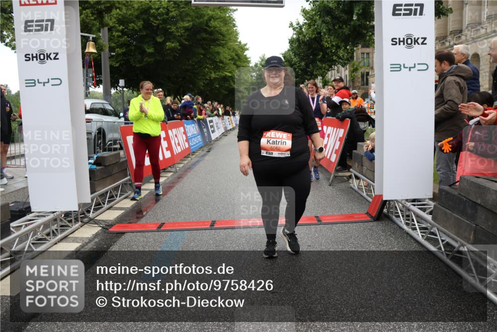 14.06.2026 - REWE Women's Run Strokosch-Dieckow http://msf.ph/oto/9758426 14.06.2026 11:26:58 Ziel 5562 meine-sportfotos.de