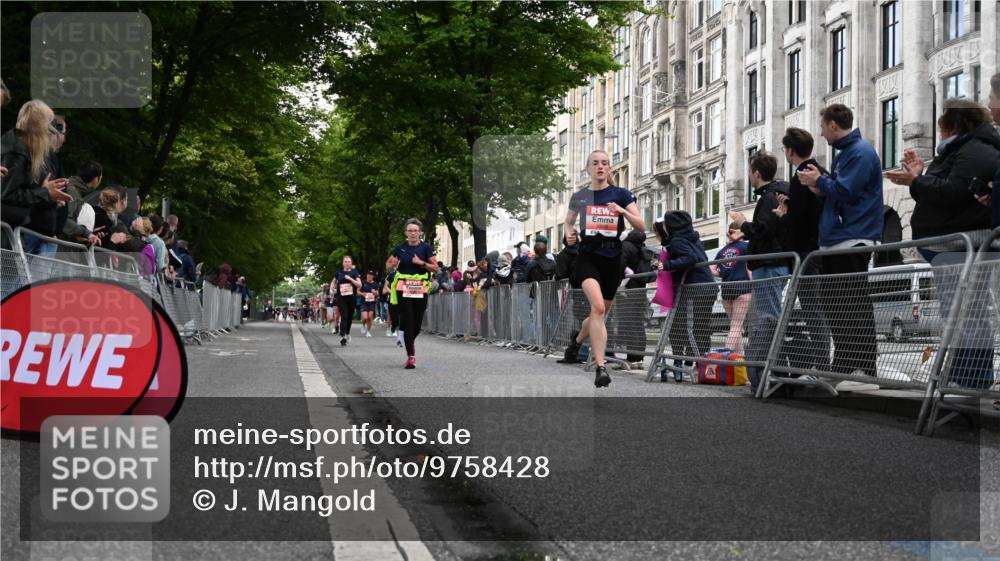 14.06.2026 - REWE Women's Run J. Mangold http://msf.ph/oto/9758428 14.06.2026 10:59:29 Ziel 5139, 5258, 5886, 5928, 6017 meine-sportfotos.de
