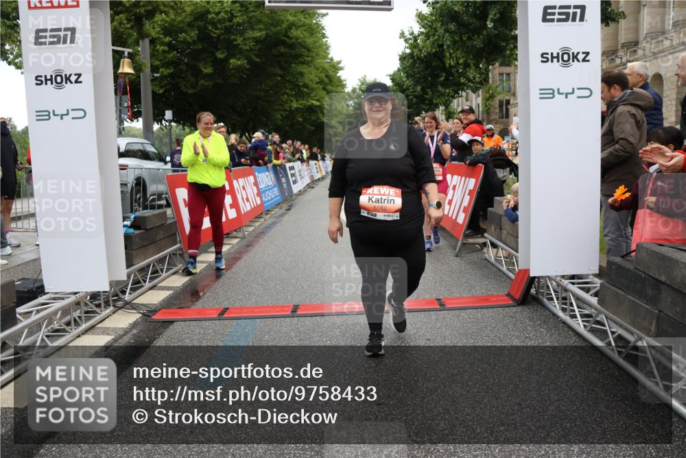 14.06.2026 - REWE Women's Run Strokosch-Dieckow http://msf.ph/oto/9758433 14.06.2026 11:26:58 Ziel 5562 meine-sportfotos.de