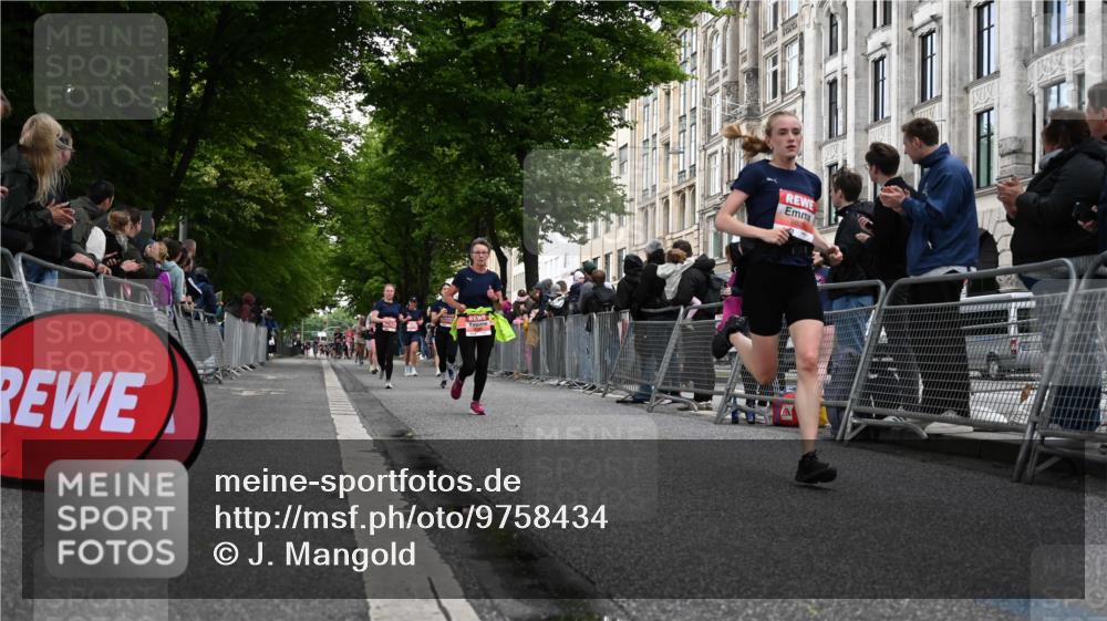 14.06.2026 - REWE Women's Run J. Mangold http://msf.ph/oto/9758434 14.06.2026 10:59:29 Ziel 5139, 5258, 5886, 5928, 6017 meine-sportfotos.de