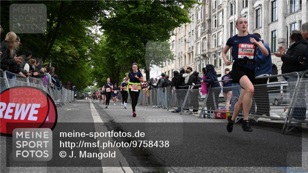 14.06.2026 - REWE Women's Run J. Mangold http://msf.ph/oto/9758438 14.06.2026 10:59:29 Ziel 5139, 5258, 5886, 5928, 6017 meine-sportfotos.de