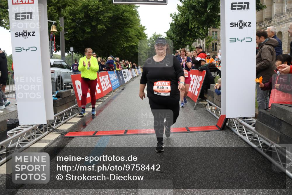 14.06.2026 - REWE Women's Run Strokosch-Dieckow http://msf.ph/oto/9758442 14.06.2026 11:26:58 Ziel 5562 meine-sportfotos.de
