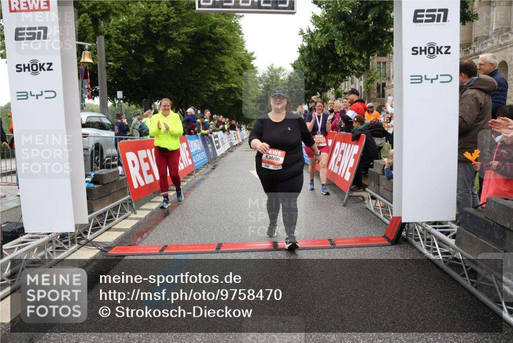 14.06.2026 - REWE Women's Run Strokosch-Dieckow http://msf.ph/oto/9758470 14.06.2026 11:26:57 Ziel 5562 meine-sportfotos.de