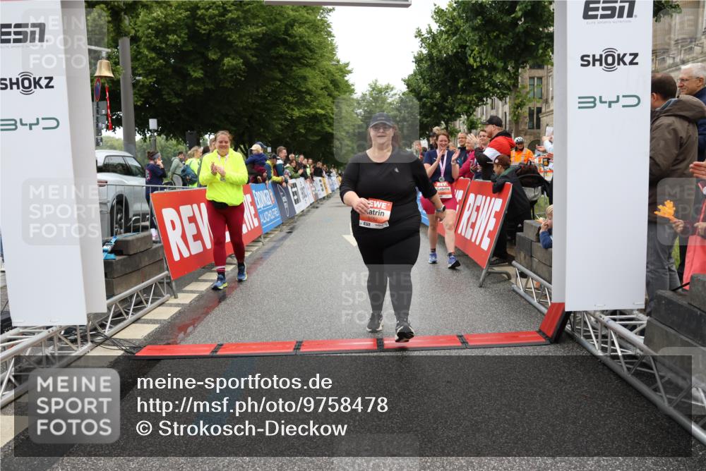 14.06.2026 - REWE Women's Run Strokosch-Dieckow http://msf.ph/oto/9758478 14.06.2026 11:26:57 Ziel 5562 meine-sportfotos.de