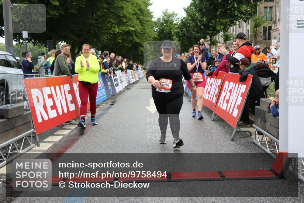 14.06.2026 - REWE Women's Run Strokosch-Dieckow http://msf.ph/oto/9758494 14.06.2026 11:26:56 Ziel 5562 meine-sportfotos.de