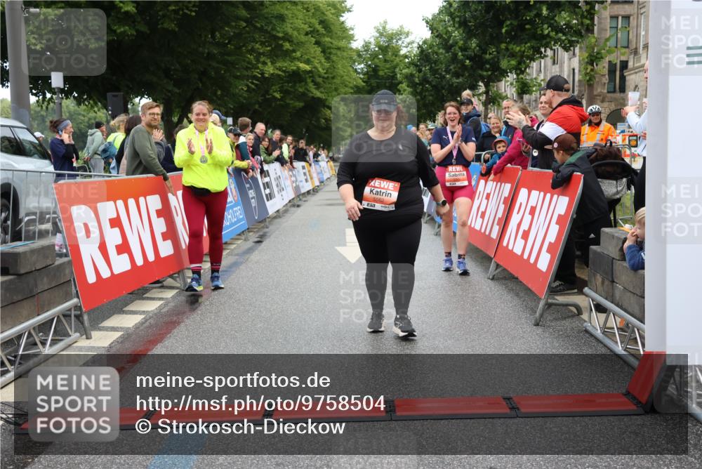 14.06.2026 - REWE Women's Run Strokosch-Dieckow http://msf.ph/oto/9758504 14.06.2026 11:26:56 Ziel 5562 meine-sportfotos.de
