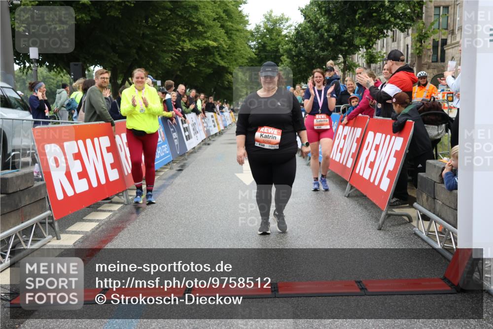 14.06.2026 - REWE Women's Run Strokosch-Dieckow http://msf.ph/oto/9758512 14.06.2026 11:26:56 Ziel 5562 meine-sportfotos.de