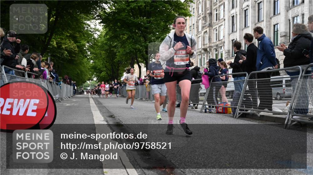 14.06.2026 - REWE Women's Run J. Mangold http://msf.ph/oto/9758521 14.06.2026 10:59:38 Ziel 5094, 5217, 5258, 5569, 5873, 5886, 6030, 6031 meine-sportfotos.de