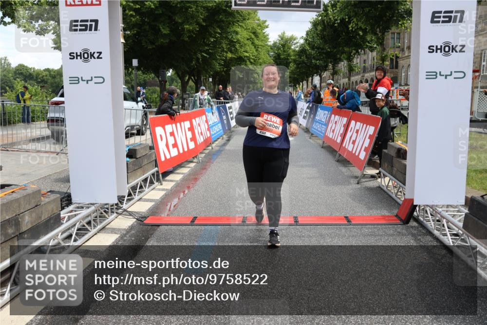 14.06.2026 - REWE Women's Run Strokosch-Dieckow http://msf.ph/oto/9758522 14.06.2026 11:22:23 Ziel 5390, 5622, 6021 meine-sportfotos.de