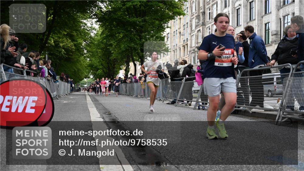 14.06.2026 - REWE Women's Run J. Mangold http://msf.ph/oto/9758535 14.06.2026 10:59:39 Ziel 5094, 5217, 5569, 5873, 5886, 6030, 6031 meine-sportfotos.de