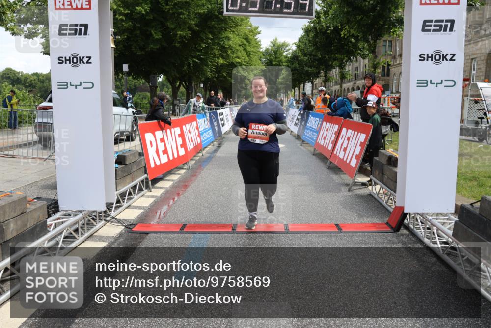 14.06.2026 - REWE Women's Run Strokosch-Dieckow http://msf.ph/oto/9758569 14.06.2026 11:22:22 Ziel 5390, 5622, 6021 meine-sportfotos.de