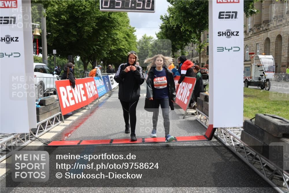 14.06.2026 - REWE Women's Run Strokosch-Dieckow http://msf.ph/oto/9758624 14.06.2026 11:22:19 Ziel 5390, 5622, 6021 meine-sportfotos.de