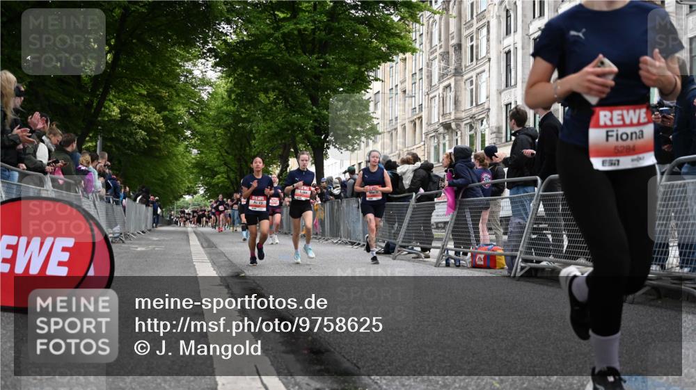 14.06.2026 - REWE Women's Run J. Mangold http://msf.ph/oto/9758625 14.06.2026 10:59:54 Ziel 5101, 5233, 5274, 5284, 5322, 5792, 5801, 5892, 5930, 5954 meine-sportfotos.de