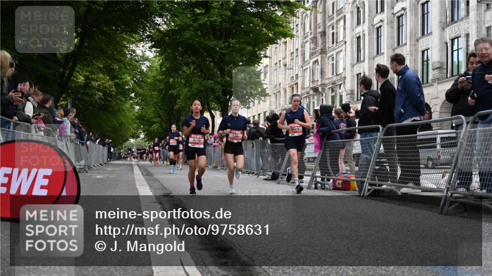 14.06.2026 - REWE Women's Run J. Mangold http://msf.ph/oto/9758631 14.06.2026 10:59:55 Ziel 5101, 5233, 5284, 5322, 5792, 5801, 5930, 5954 meine-sportfotos.de